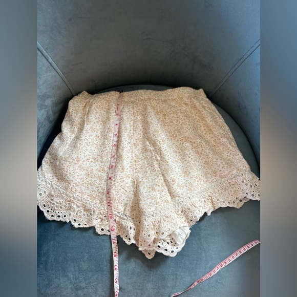 American Eagle Floral Soft Shorts - Size Small - NWT perfect spring print - Picture 6 of 8